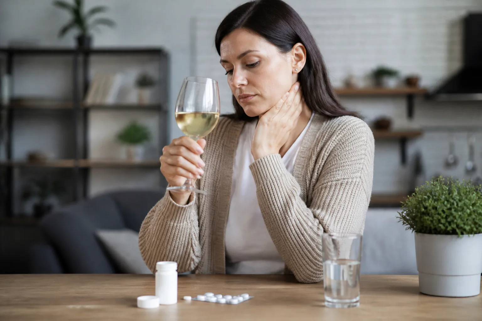 Hashimoto a alkohol. Czy alkohol wpływa na działanie leków na tarczycę?