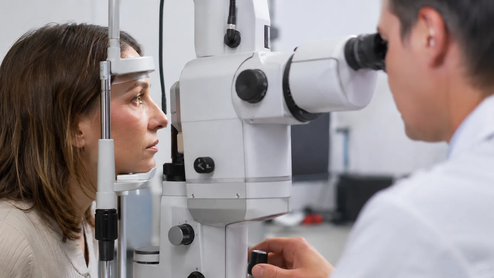 Grafika przedstawiająca temat artykułu: Retinopatia cukrzycowa – przyczyny, objawy i leczenie