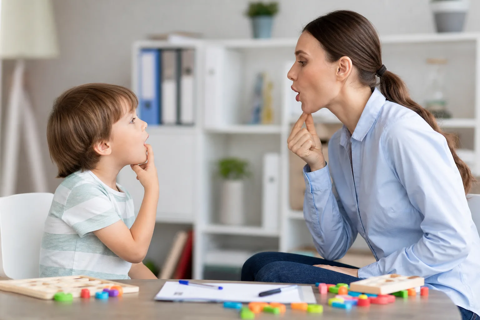 Wady wymowy i ich przyczyny – rodzaje, diagnoza i terapia