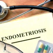 objawy endometriozy